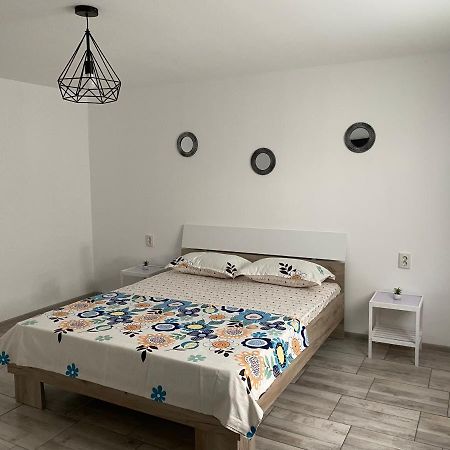 كوربو Camere De Inchiriat David Casa David المظهر الخارجي الصورة