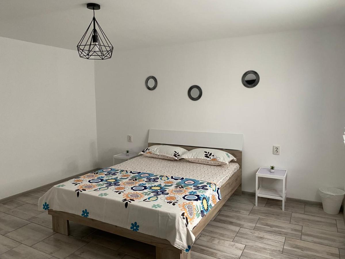 كوربو Camere De Inchiriat David Casa David المظهر الخارجي الصورة