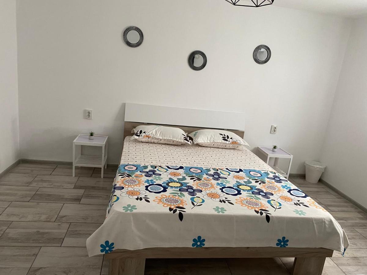 كوربو Camere De Inchiriat David Casa David المظهر الخارجي الصورة