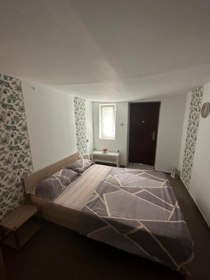 كوربو Camere De Inchiriat David Casa David المظهر الخارجي الصورة
